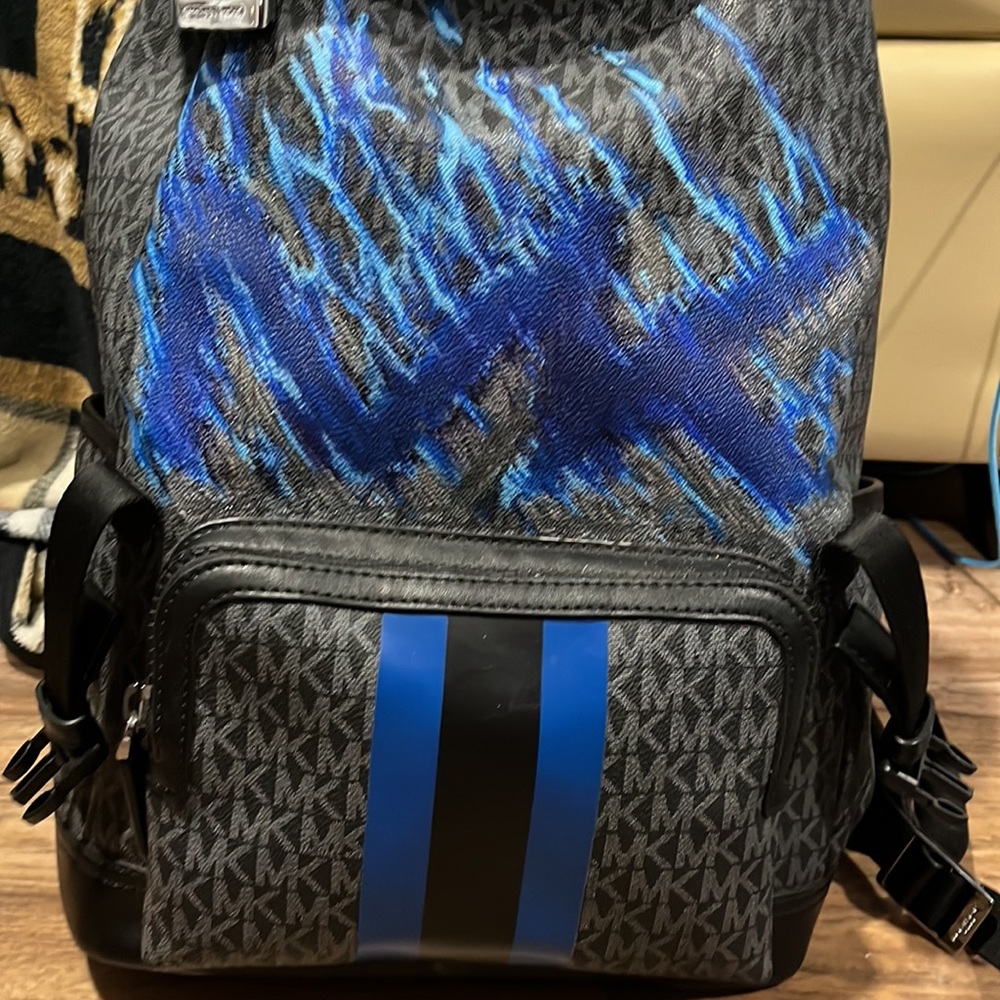 NWOT Michael Kors, men’s cooper rucksack rare edition “Fire & ice” collection - Picture 3 of 5